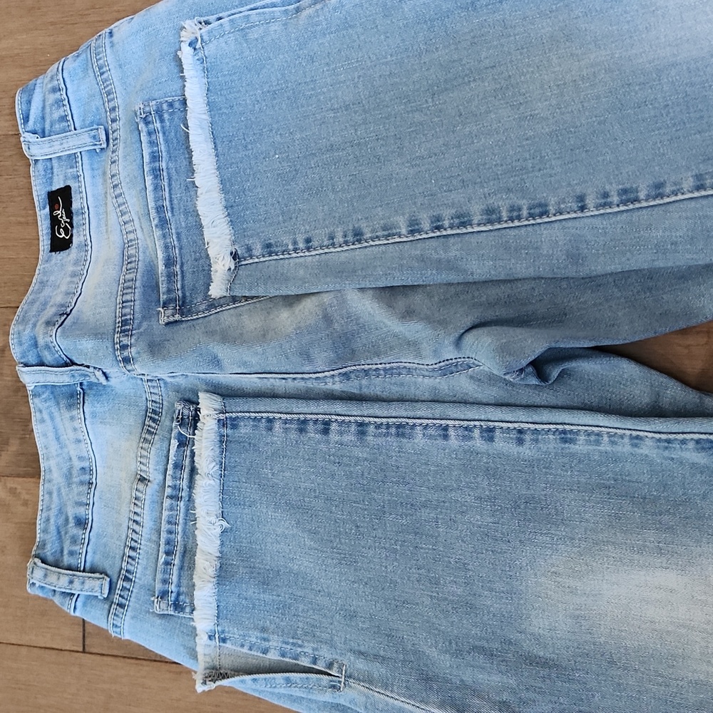 2/25$***Earl Capri Jeans